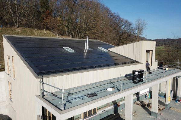 solar-indach-wettingen-01-1920px-038FE321F0-3CFA-EADF-8C30-6C8905DBF609.jpg